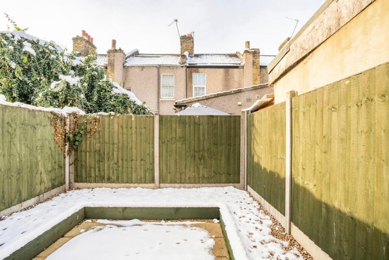 2 Bed Terraced House With Loft In Stratford London Villa ภายนอก รูปภาพ